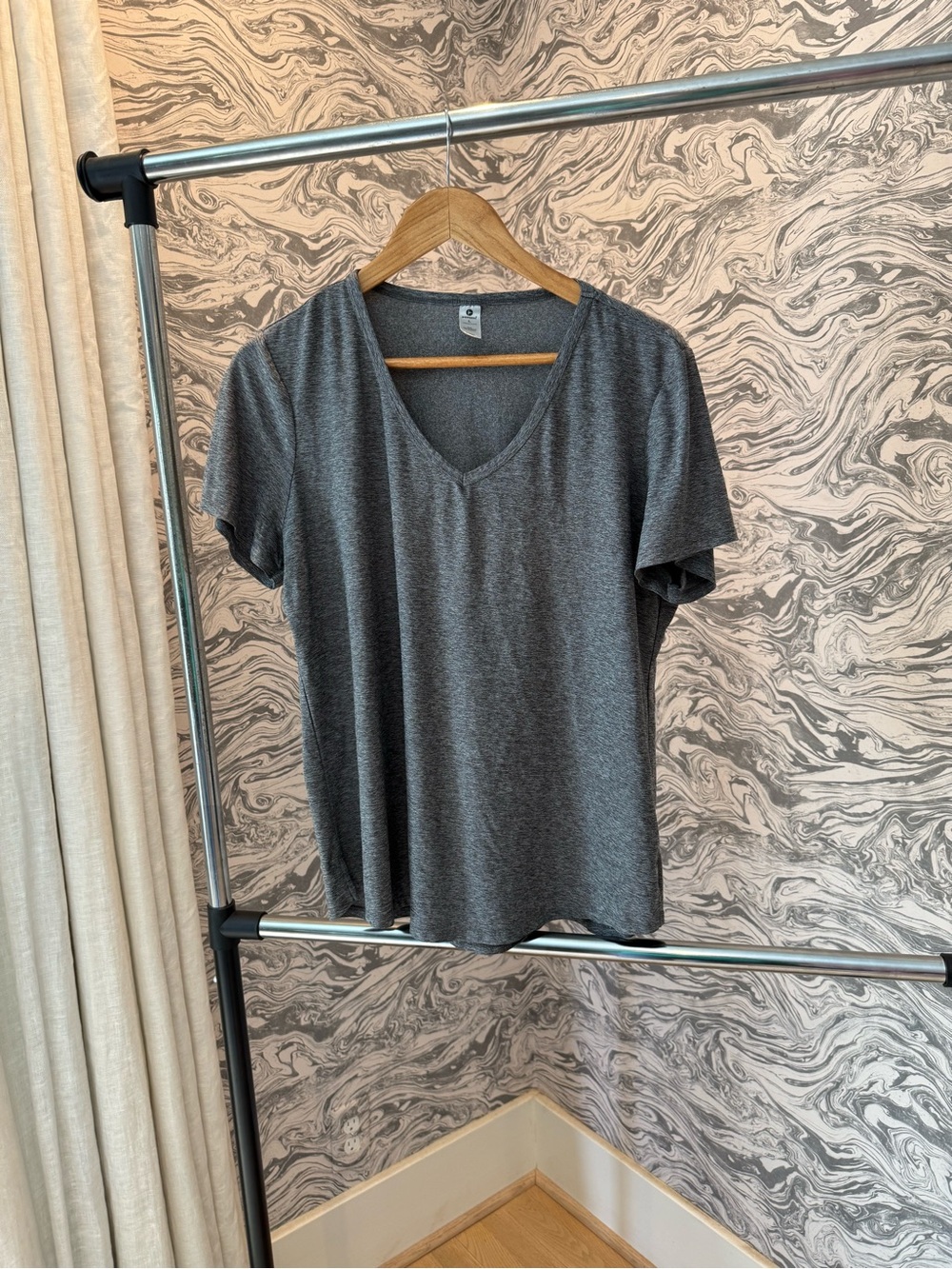 90 Degree By Reflex Heather Gray Quick-dry V-Neck Short Sleeve Tee